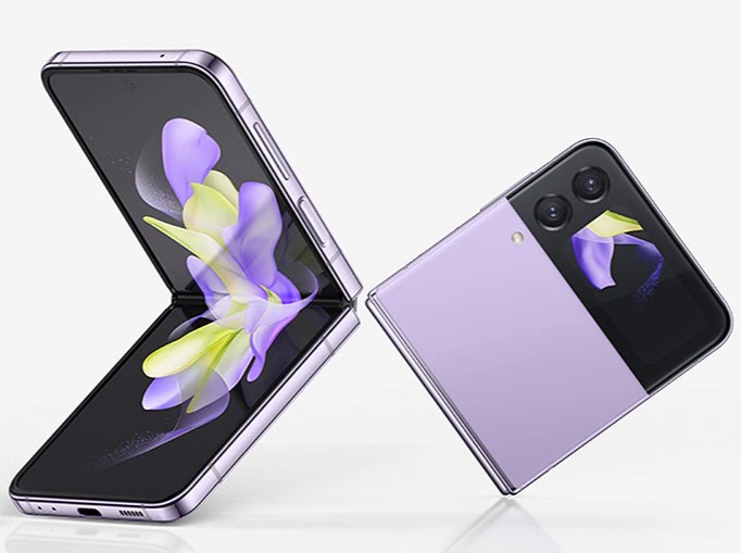 Image of Samsung Galaxy Z Flip4