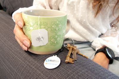 NHS Hangtag connected to ixkio