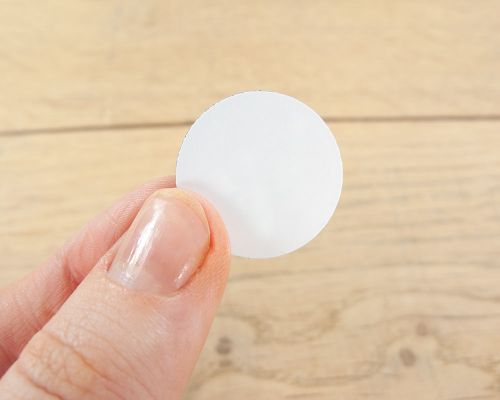 Close up image of an NFC 22mm On-Metal NTAG213