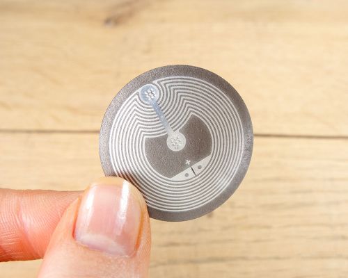 Close up image of an NFC 29mm Reverse On-Metal