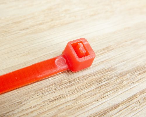 Side view of the NFC Reusable Disc NFC Cable Tie