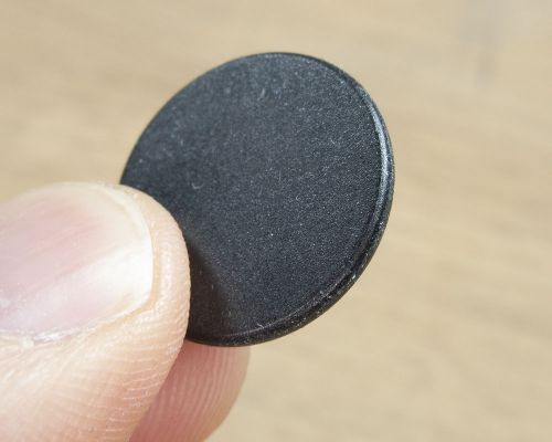 Close up image of an NFC 20mm PPS Disc Tag NTAG424