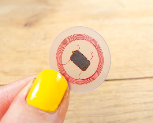 Close up image of an NFC 25mm Clear Disc NTAG424