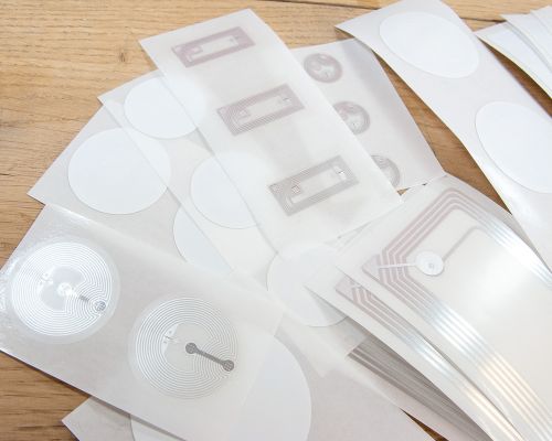 Side view of the NFC Label Pack