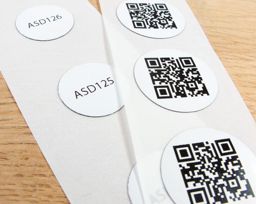 Side view of the NFC ID Express NTAG213 On-Metal