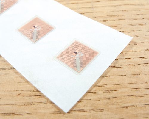 Close up image of an NFC ICODE SLIX Micro tag