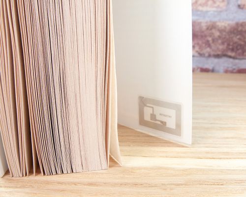 Side view of the NFC 40x25mm Wet Inlay NTAG424