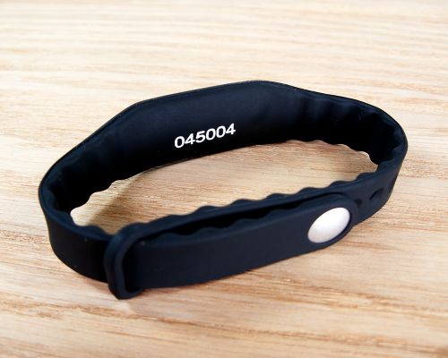 Close up image of an NFC Ridged Slim Popclip NFC Wristband