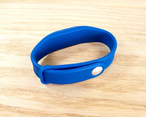 Close up image of an NFC Smooth Slim Popclip NFC Wristband