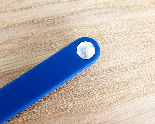 Side view of the NFC Smooth Slim Popclip NFC Wristband