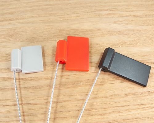 Side view of the NFC Hex Flag NFC Cable Tie