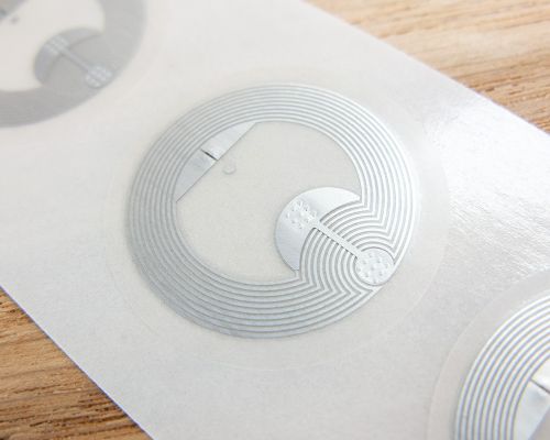 Side view of the NFC 25mm NTAG215 Wet Inlay