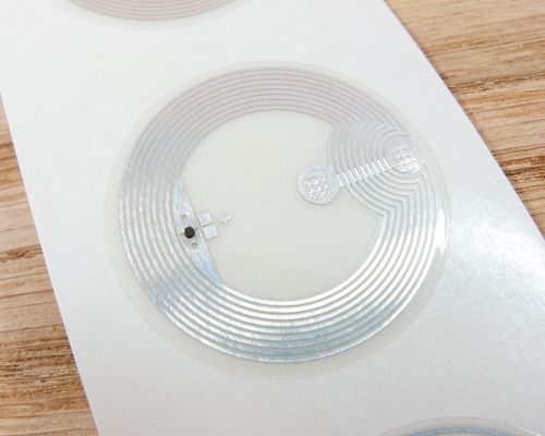 Close up image of an NFC 29mm Clear NTAG213