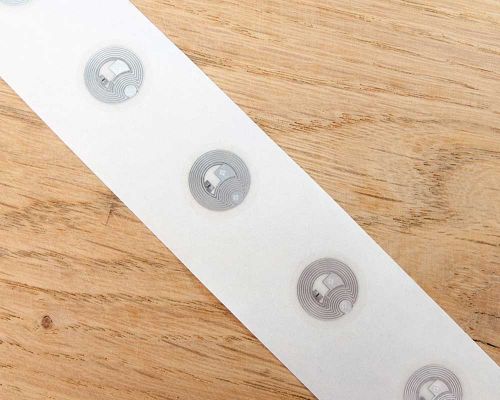 Side view of the NFC 15mm Wet Inlay NTAG213