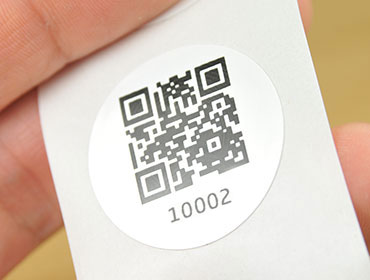 alternative image of a circle white NFC tag with a black ID print